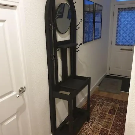 Stylish Ground Floor 2 Bedroomed Apartment. شقة بارو في فرنيس