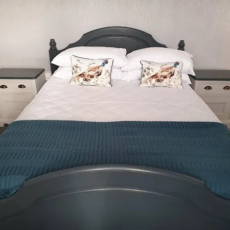 Apartment Stylish Ground Floor 2 Bedroomed Apartment.