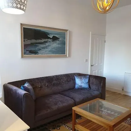 Stylish Ground Floor 2 Bedroomed Apartment. بارو في فرنيس