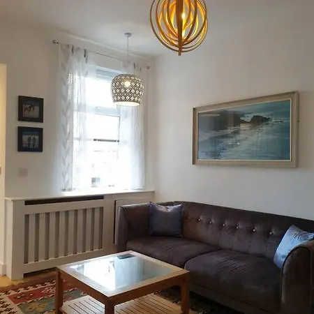Stylish Ground Floor 2 Bedroomed Apartment.