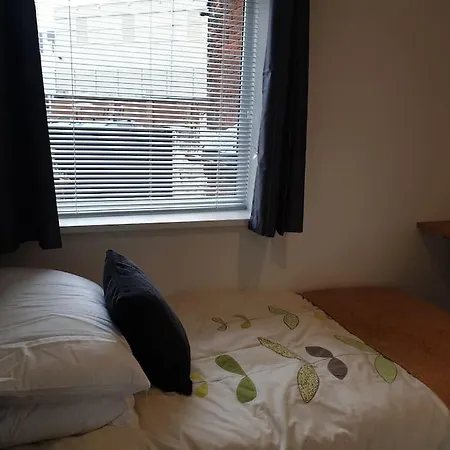 Stylish Ground Floor 2 Bedroomed Apartment. アパート